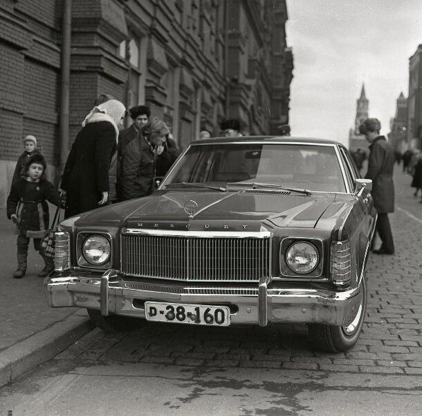 Уличные фотографии советской жизни