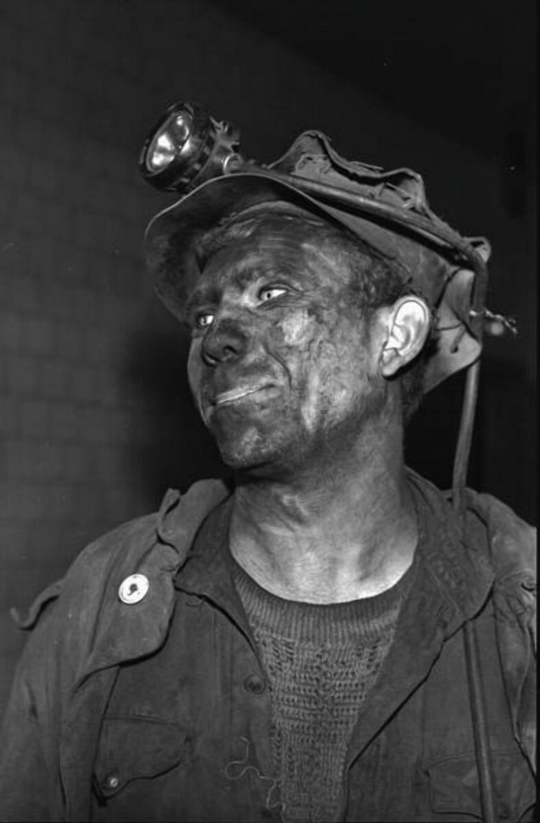 советские шахтеры. советские рабочие люди. профессия шахтера в ссср. стаханов 1935. шахтеры 1960.