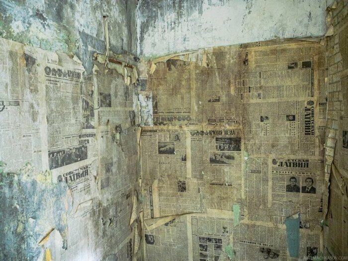 Зачем в СССР клеили на стены старые газеты?