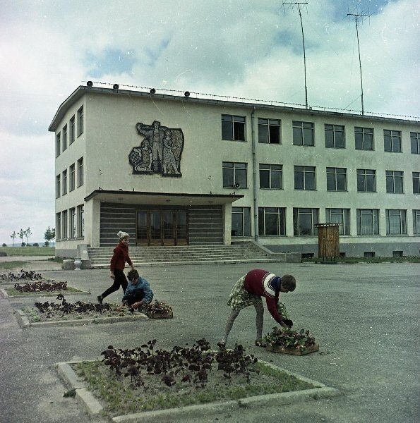 Советские снимки, посвященные началу дачного сезона