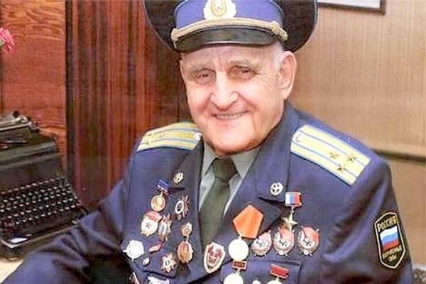 Ельцин наградил этих ветеранов &quot;Золотой Звездой&quot;. Какие подвиги они совершили?