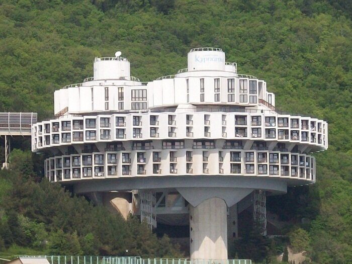14 самых безумных и величественных советских зданий
