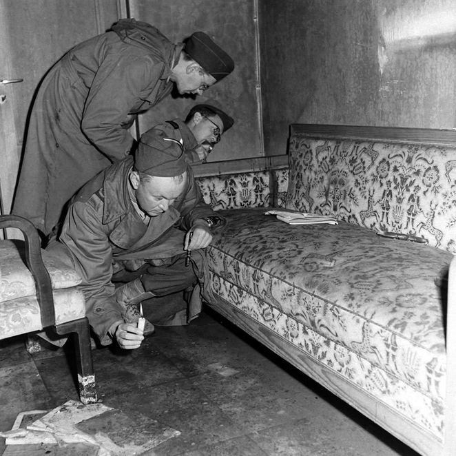 Жуткие фотографии бункера Гитлера и руин Берлина