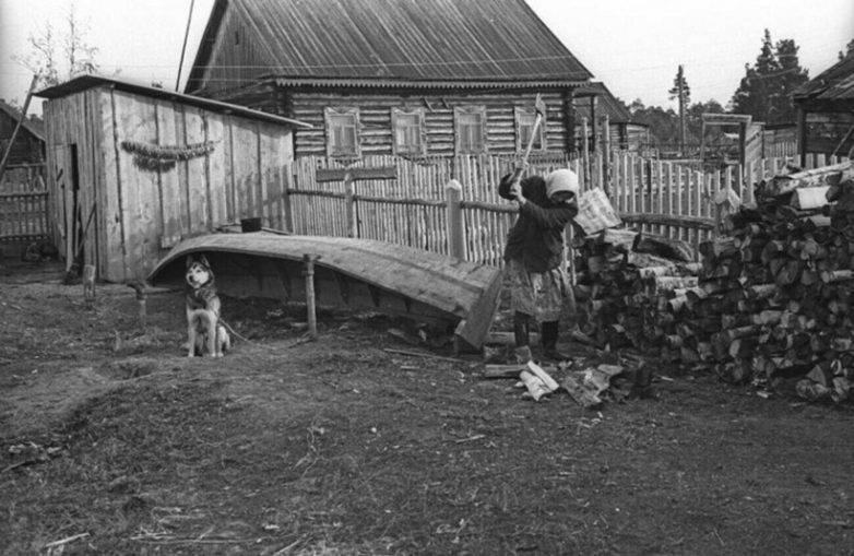 Как жили в русской деревне в советские времена?