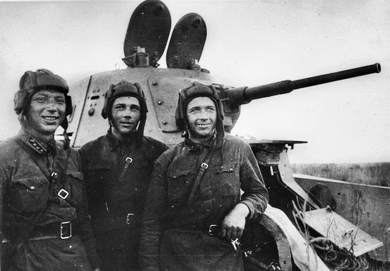 «Три танкиста - три веселых друга, Экипаж машины боевой»