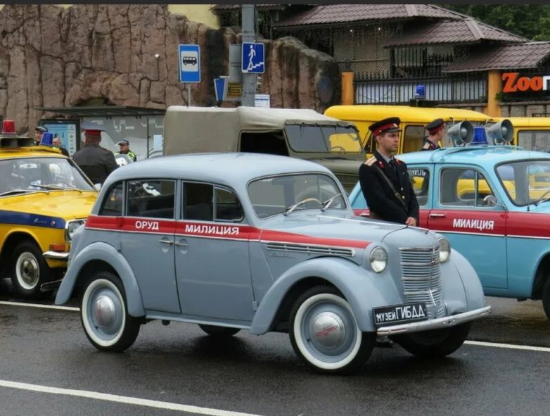 А вы знали, почему советские милицейские автомобили красили в такие цвета?