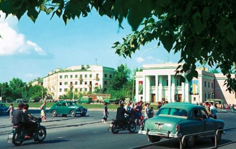 Фотопрогулка по советским городам. Жмите Лайк!