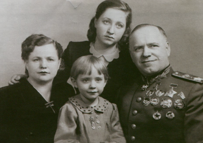 Походно-полевые жёны. Как с ними боролись законные жёны советских генералов