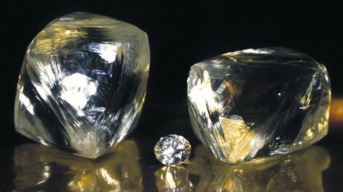 Как в 90-ые годы народ узнал о ненатуральности бриллиантов в советских украшениях