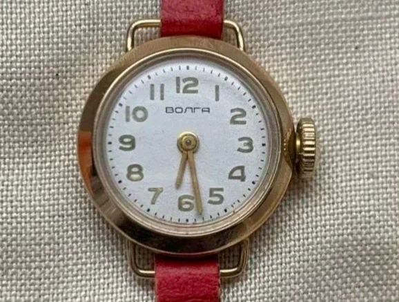 Советские часы размером с ноготь