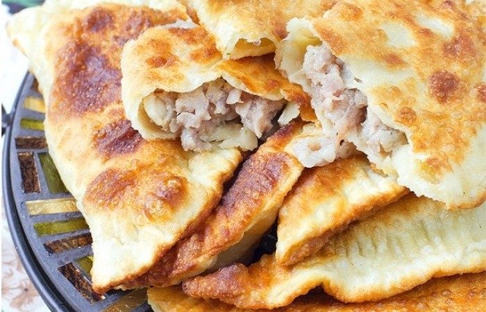 Как правильно есть чебуреки. Как правильно есть чебуреки