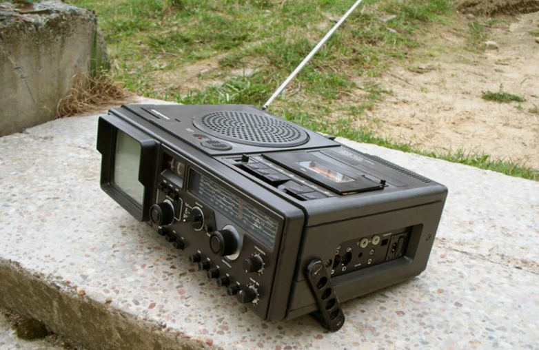 Советский переносной телевизор, магнитофон и радио в одном устройстве