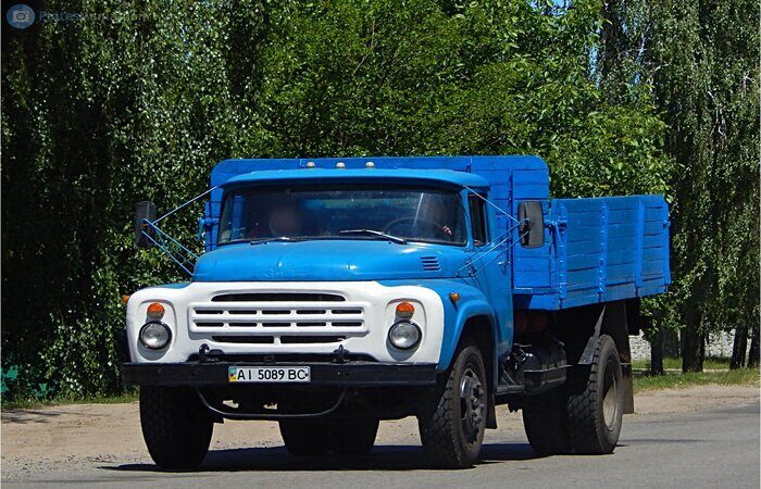 Почему кабина у ЗИЛ-130 имела голубой цвет?