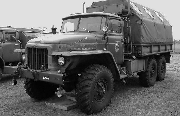 Почему, по мнению военных, старый ЗИЛ-157 «Колун» был лучше нового «Урала»