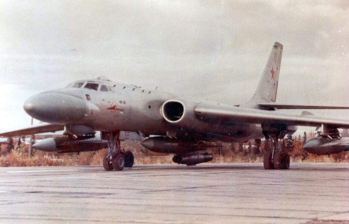 Стратегические бомбардировщики Ту-16 и Ту-22, которых осталось всего несколько штук