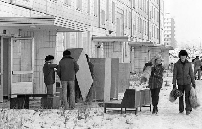 Как советские люди продавали и покупали квартиры во времена, когда в СССР это запрещали