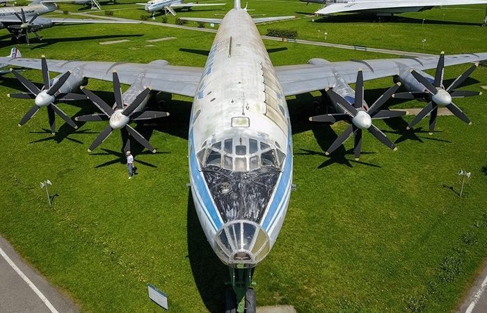 Почему советский Ту-114 раньше времени выбросили на свалку