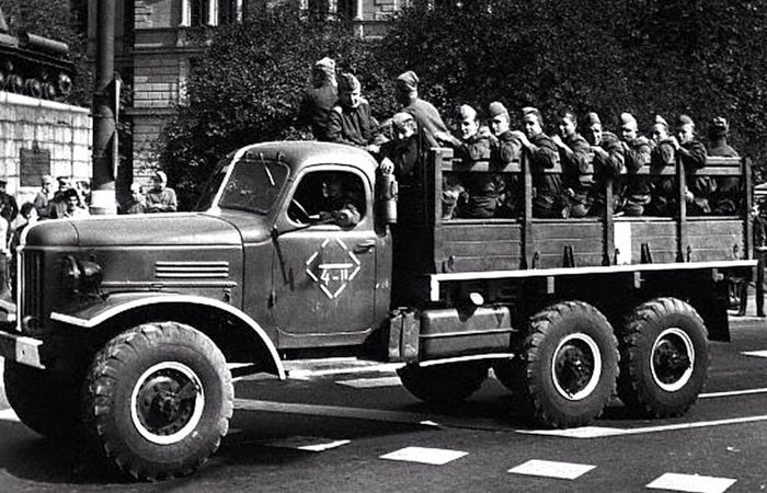 За что советские водители любили и ненавидели легендарный ЗиЛ-157