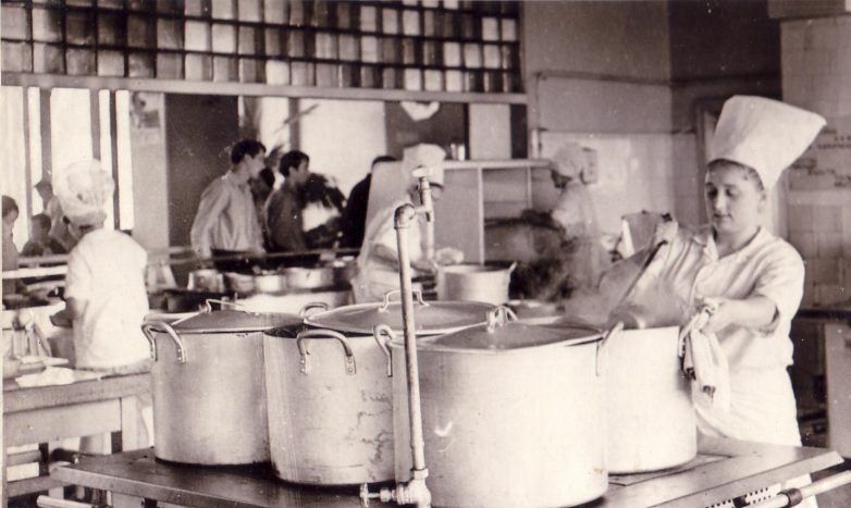 Чем в СССР кормили школьников начальных классов