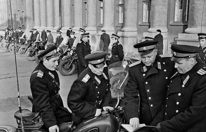 Как решали вопрос с огромным количеством оружия на руках у населения после Второй мировой