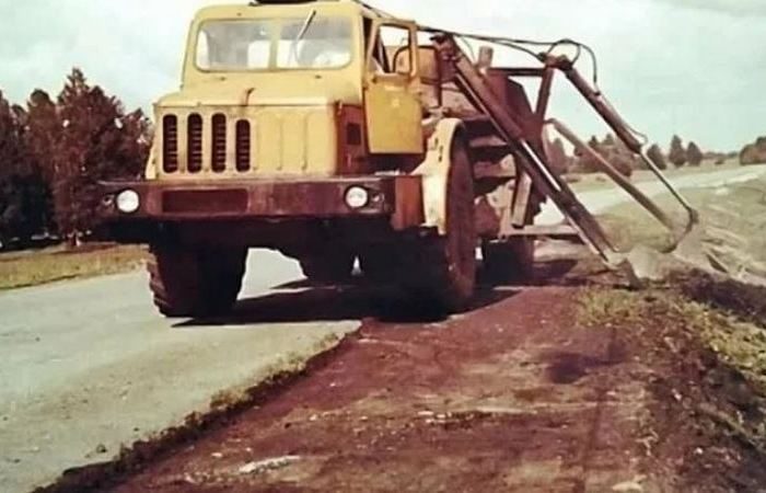 Зачем в СССР делали странные одноосные грузовики с чудаковатым прицепом