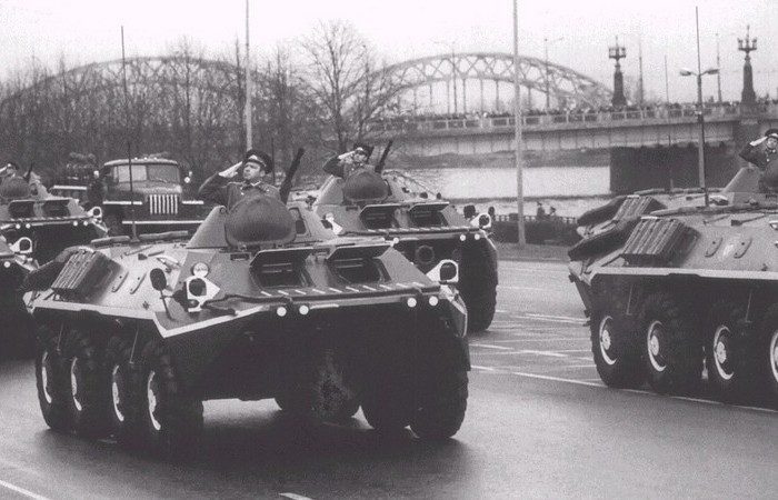 Почему в России продолжают использовать 40-летний советский бронетранспортёр БТР-80