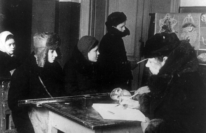 Почему в блокадном Ленинграде дети ходили в школу