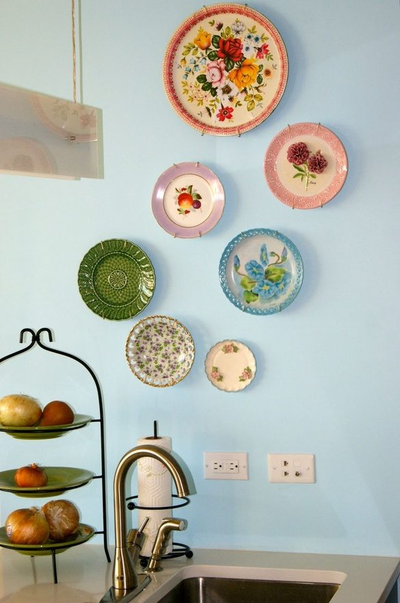 Украшаем стены декоративными тарелками