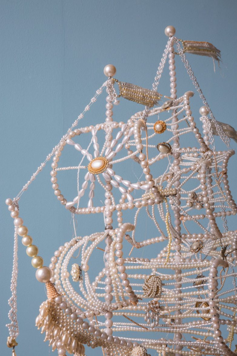Корабли, сделанные из жемчужных ожерелий