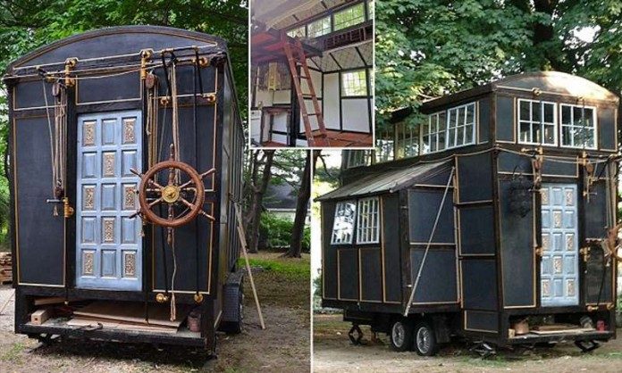 Молодая креативная пара построила мобильный дом-пароход