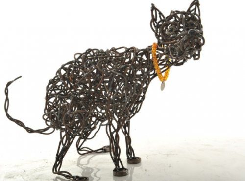 Скульптуры собак из необычных предметов