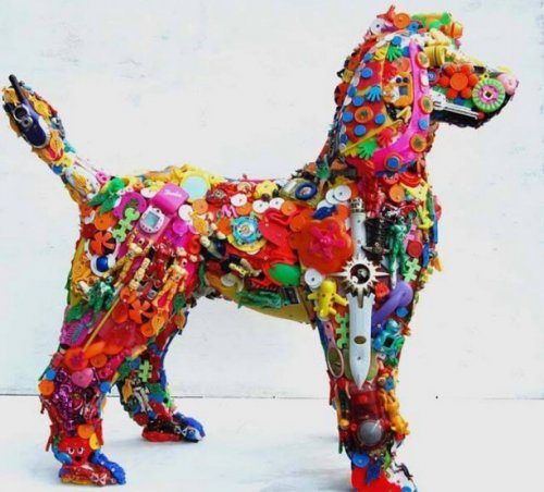 Скульптуры собак из необычных предметов