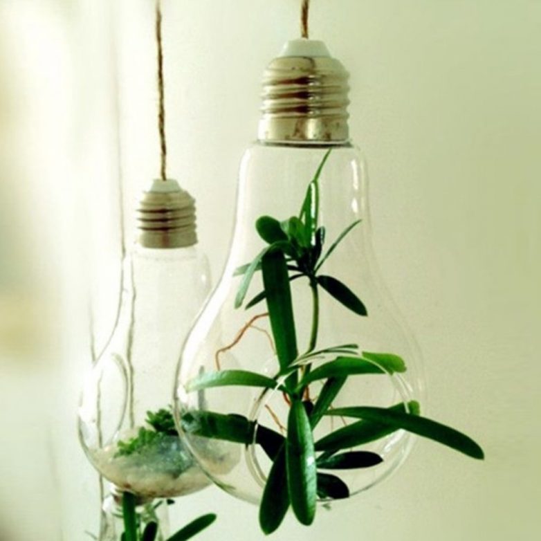 Как использовать отслужившие лампочки: 18 идей декора