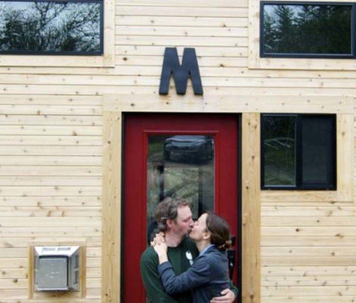 Эта пара построила крошечный дом своей мечты и доказала, как мало нужно для счастья
