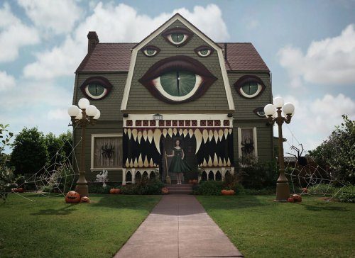 Дом-монстр на Хэллоуин