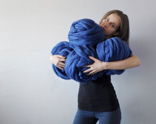 Лежаки для домашних питомцев, созданные гигантской вязкой
