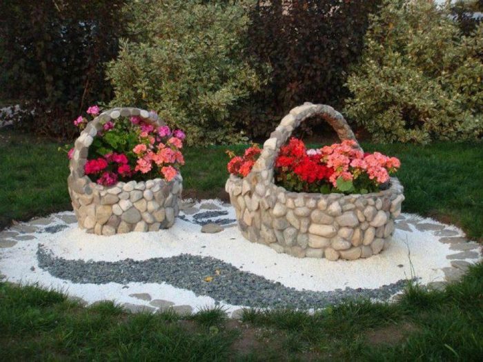 Идеи украшения сада природными камнями