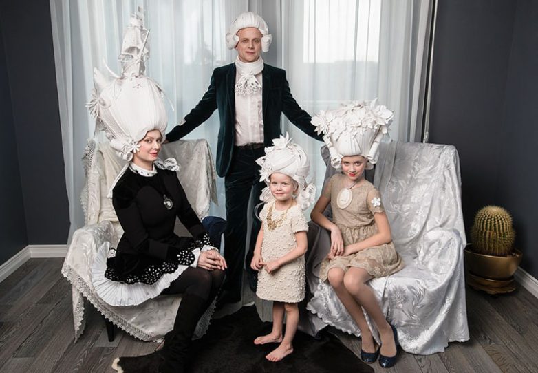Российская художница создает потрясающие бумажные парики в стиле барокко