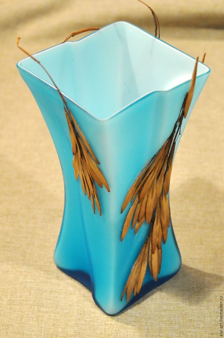 Очень красивый декор стеклянной вазы