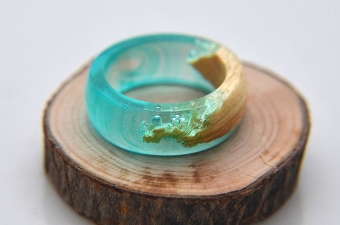 Изготовлении оригинального кольца из дерева и эпоксидной смолы