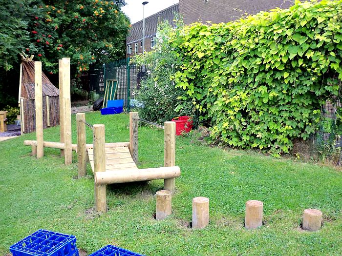 Как превратить дачный двор в детскую площадку