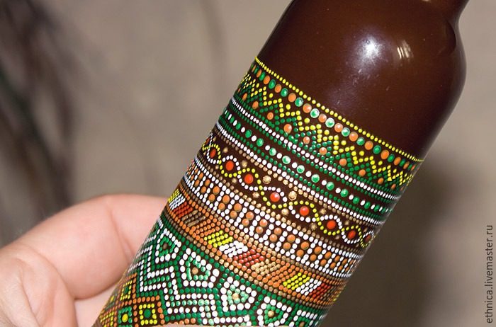 Роспись бутылки в африканском стиле