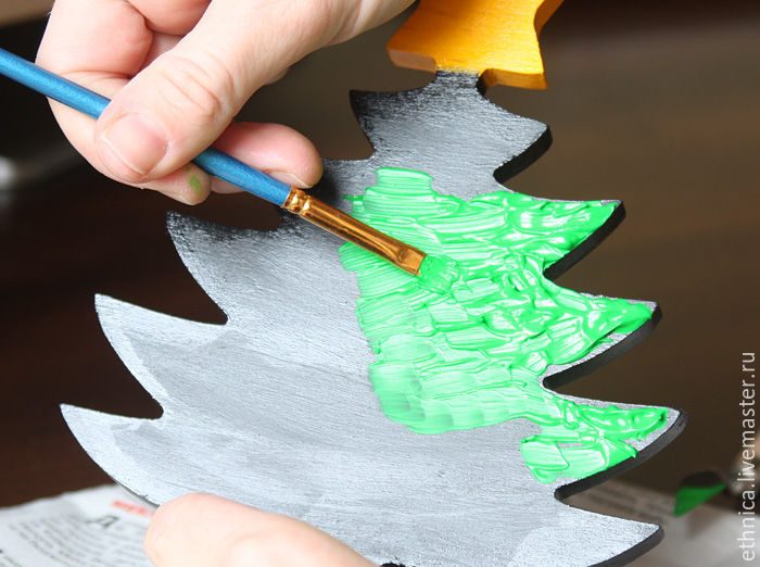 Роспись новогодней ёлочки в стиле мехенди
