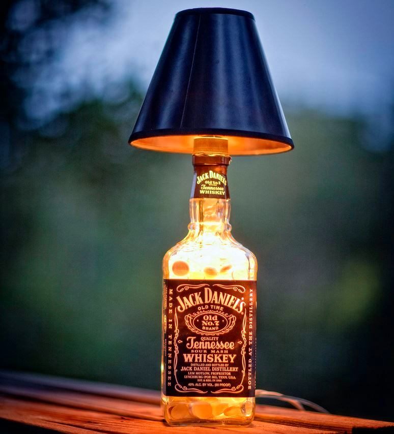 Оригинальный светильник из бутылки