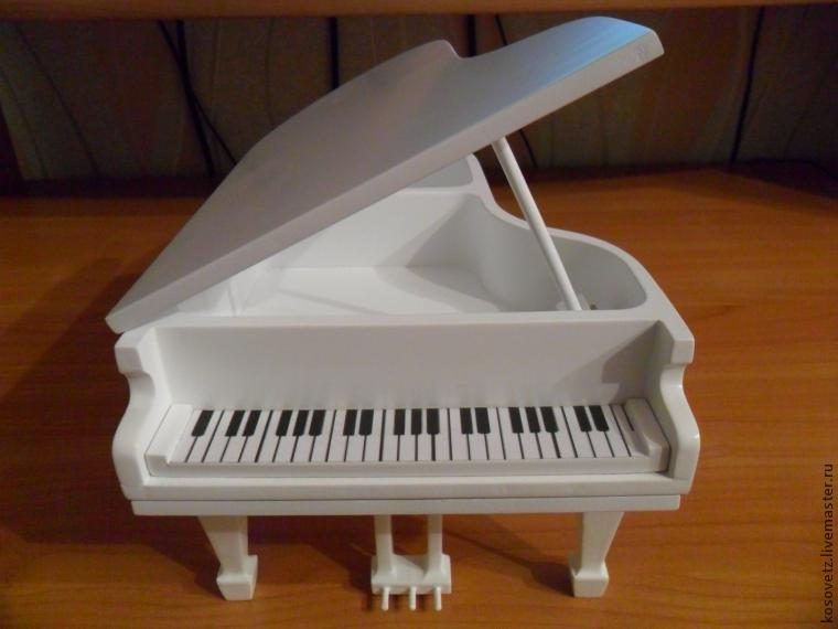 Шкатулка в виде рояля