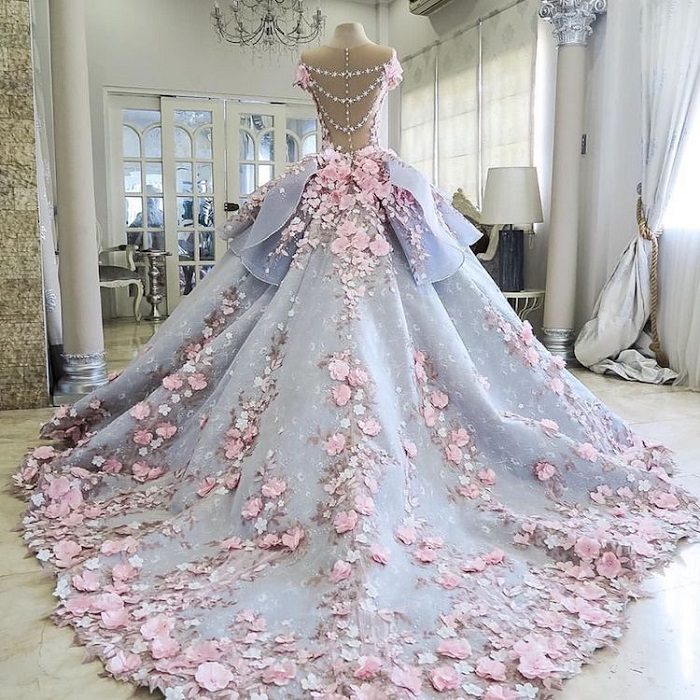Изумительный торт в виде свадебного платья
