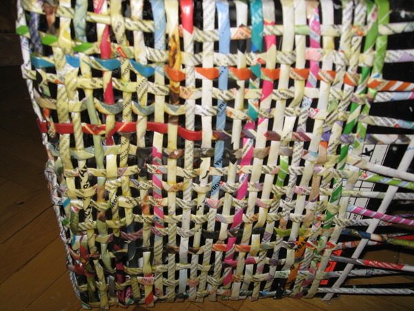 Плетение корзины из бумаги