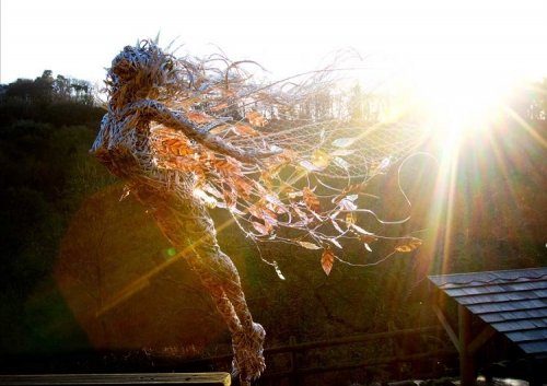 Завораживающие скульптуры фей из стальной проволоки от художника Робина Уайта