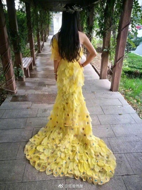 Платье из 6000 листьев