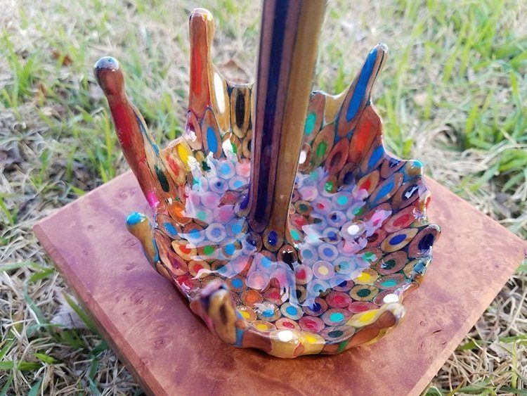 Скульптура из дерева и цветных карандашей от Боба Дюка